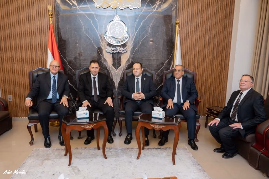 معالي محافظ دمياط خلال زيارته للمعهد